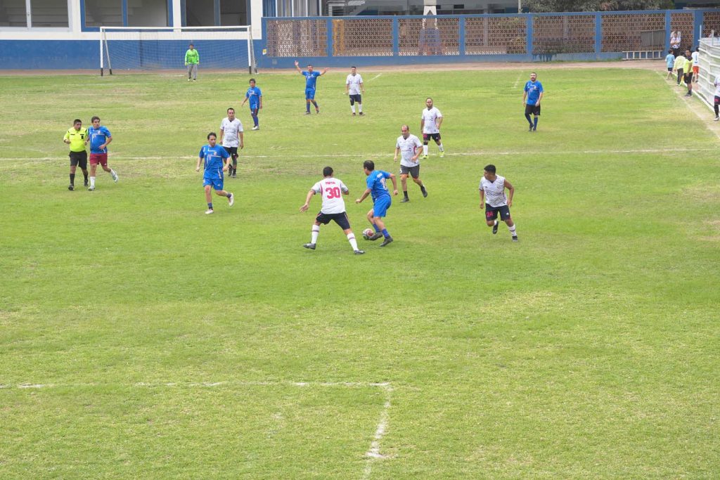 Campeonato de fútbol de padres de familia de 5.º de secundaria