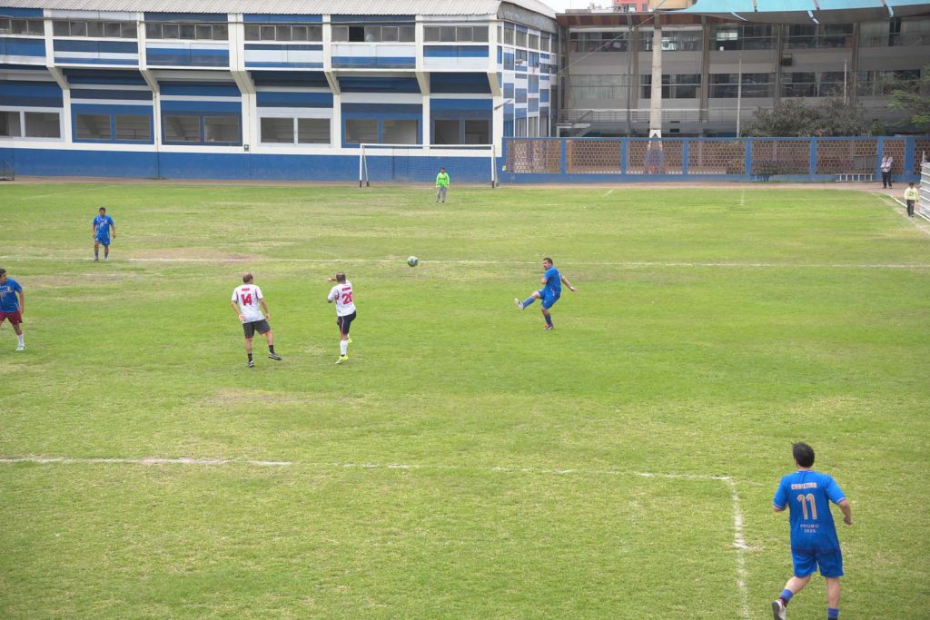 Campeonato de fútbol de padres de familia de 5.º de secundaria