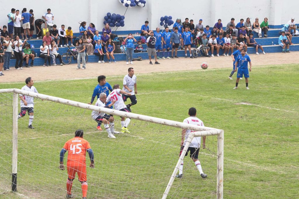 Campeonato de fútbol de padres de familia de 5.º de secundaria