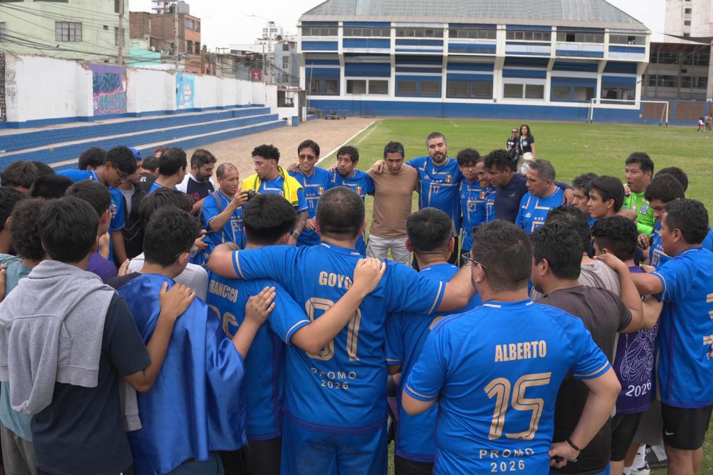 Campeonato de fútbol de padres de familia de 5.º de secundaria