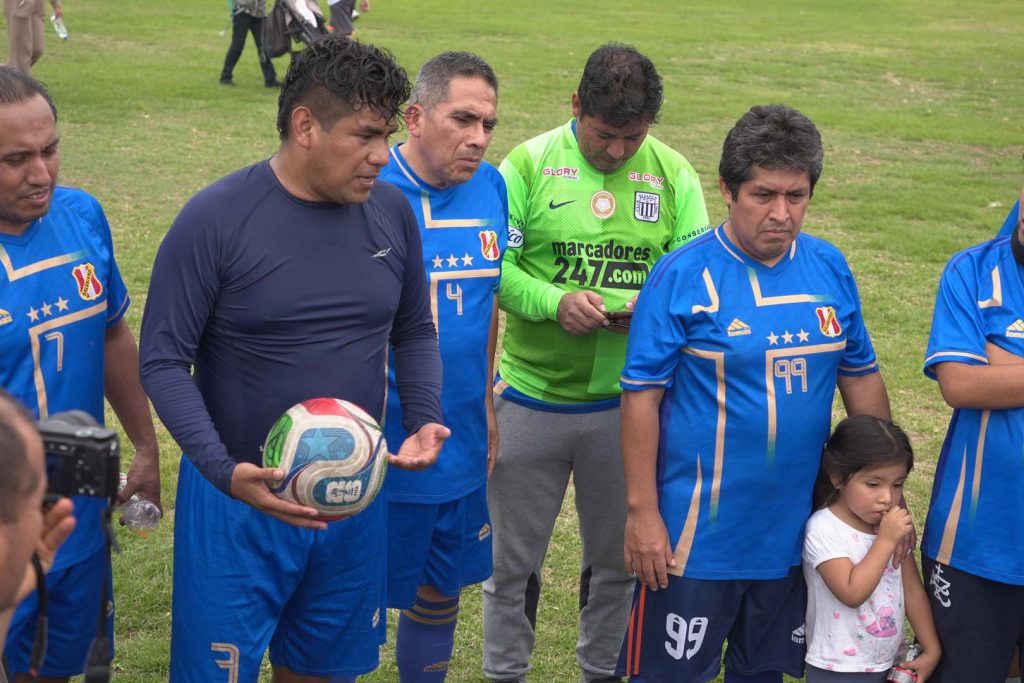 Campeonato de fútbol de padres de familia de 5.º de secundaria
