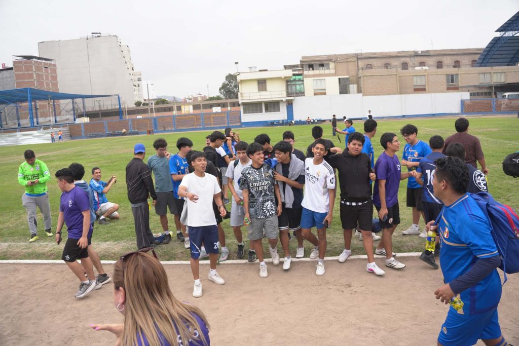 Campeonato de fútbol de padres de familia de 5.º de secundaria