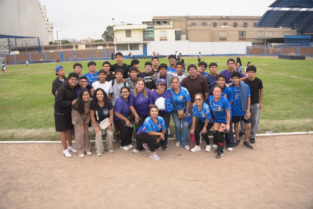 Campeonato de fútbol de padres de familia de 5.º de secundaria