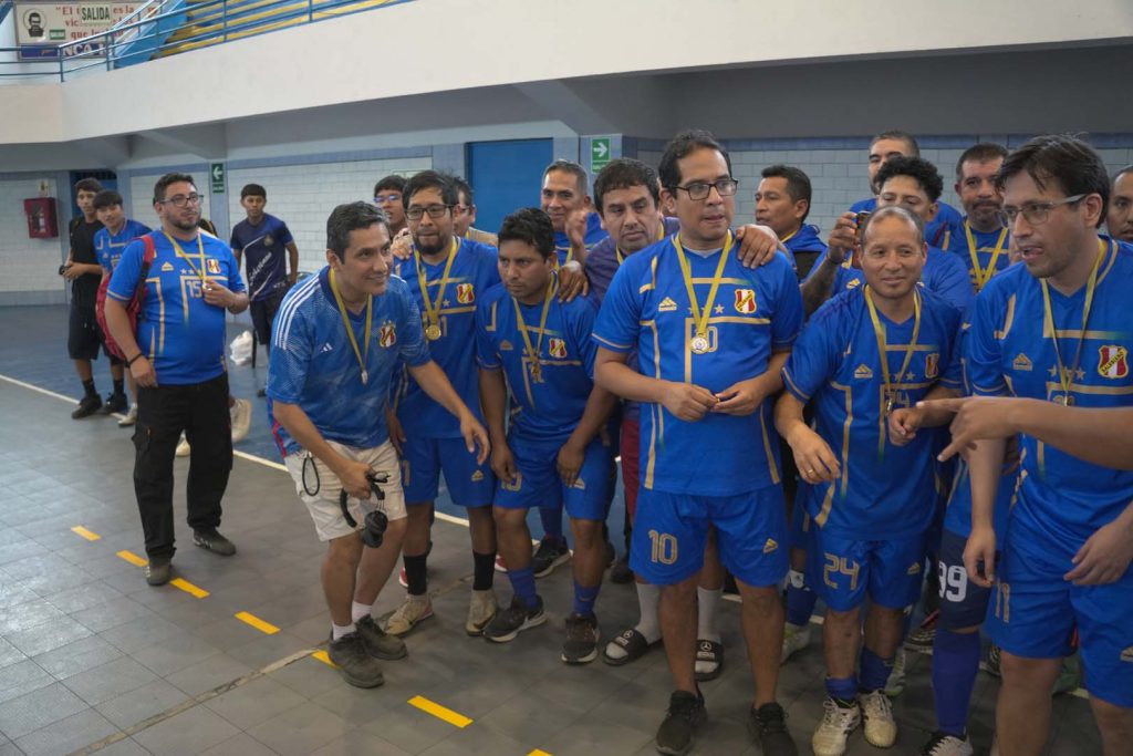 Campeonato de fútbol de padres de familia de 5.º de secundaria