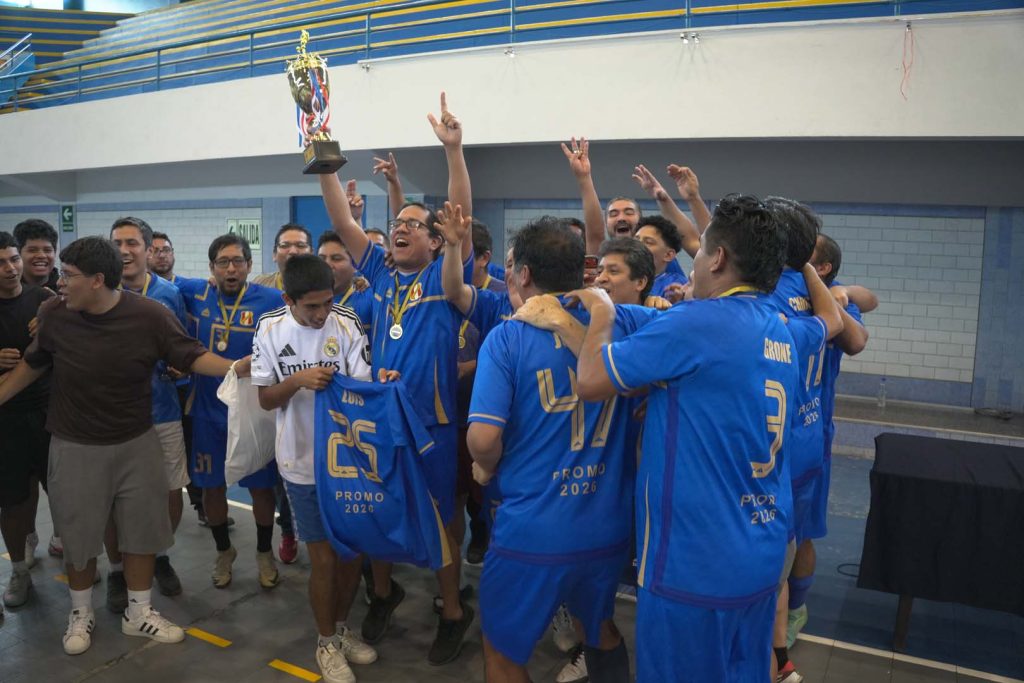 Campeonato de fútbol de padres de familia de 5.º de secundaria