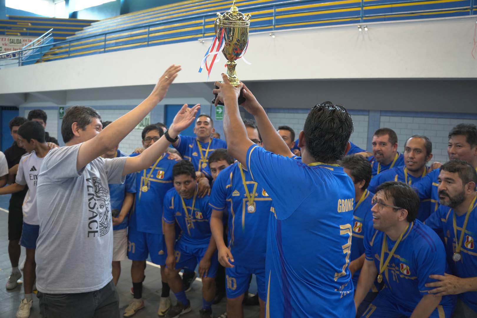Campeonato de fútbol de padres de familia de 5.º de secundaria