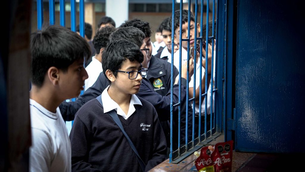 Estudiantes de 3.º de primaria del Colegio Salesiano San Francisco de Sales llenan de alegría y solidaridad el colegio en su Venta Misionera