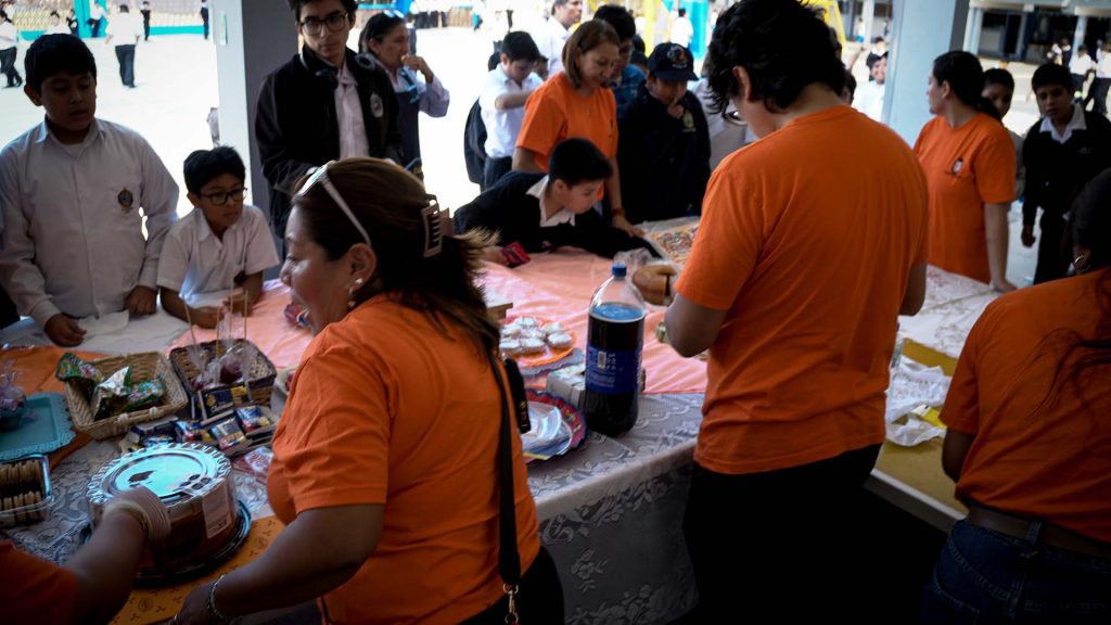 Estudiantes de 3.º de primaria del Colegio Salesiano San Francisco de Sales llenan de alegría y solidaridad el colegio en su Venta Misionera
