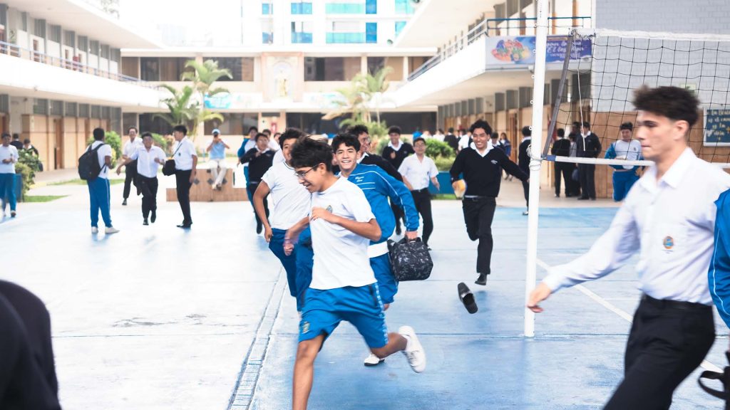 Estudiantes de 3.º de secundaria del Colegio Salesiano San Francisco de Sales lideran jornada de solidaridad y compromiso misionero