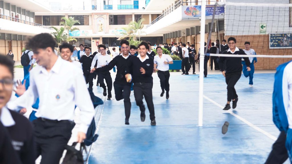 Estudiantes de 3.º de secundaria del Colegio Salesiano San Francisco de Sales lideran jornada de solidaridad y compromiso misionero