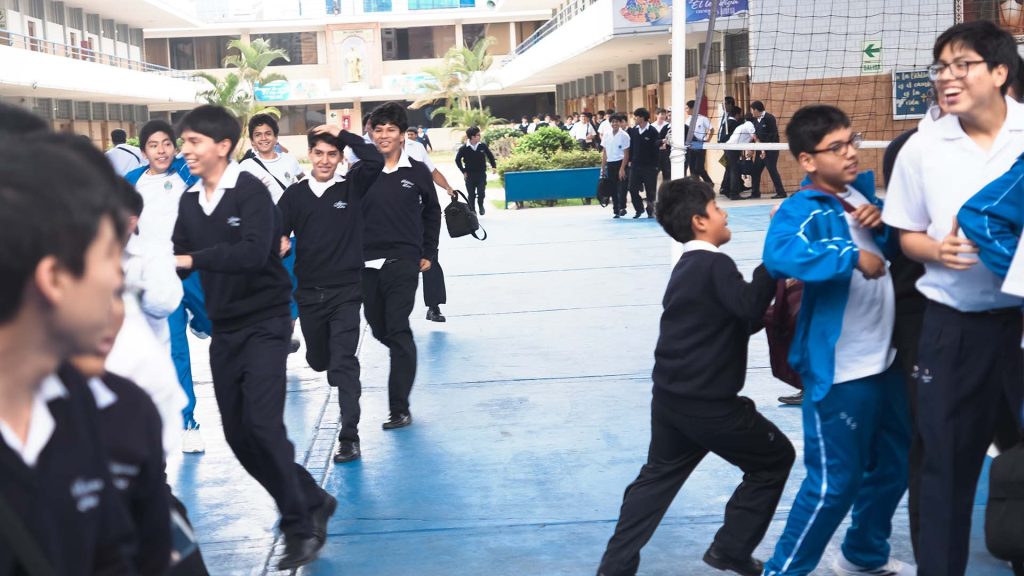 Estudiantes de 3.º de secundaria del Colegio Salesiano San Francisco de Sales lideran jornada de solidaridad y compromiso misionero