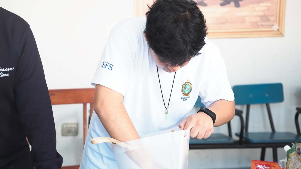 Estudiantes de 3.º de secundaria del Colegio Salesiano San Francisco de Sales lideran jornada de solidaridad y compromiso misionero