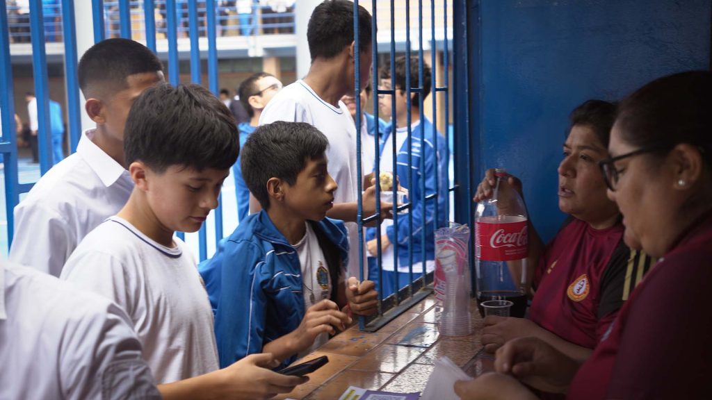 Estudiantes de 4.º de primaria del Colegio Salesiano San Francisco de Sales promueven el valor de la solidaridad en su venta misionera