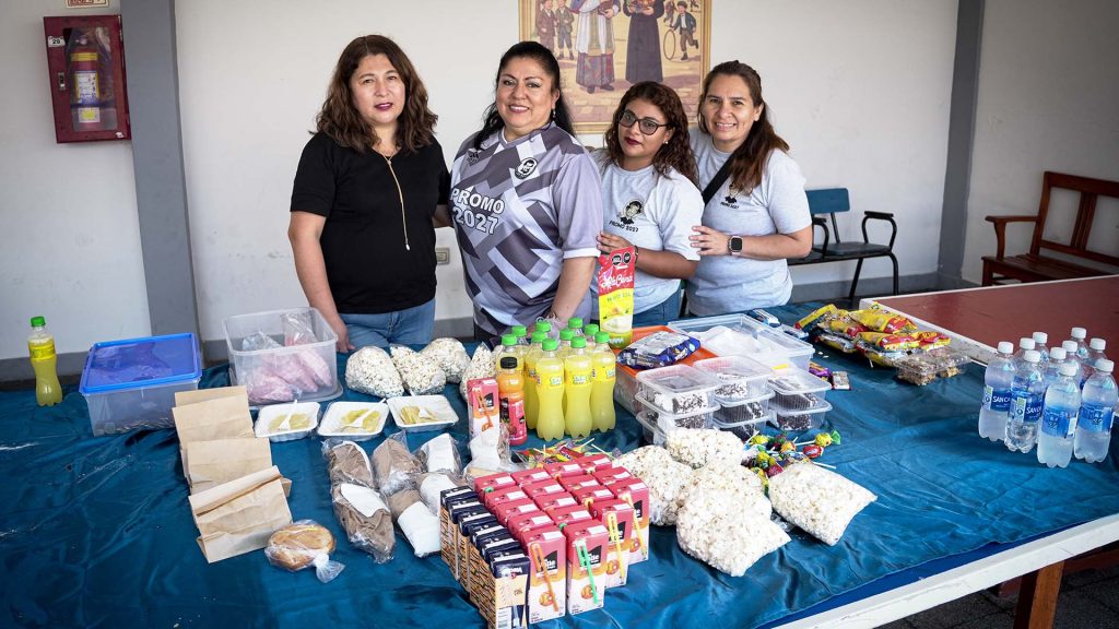 Estudiantes de 4.º de secundaria del Colegio Salesiano San Francisco de Sales reafirman su compromiso social a través de una venta misionera