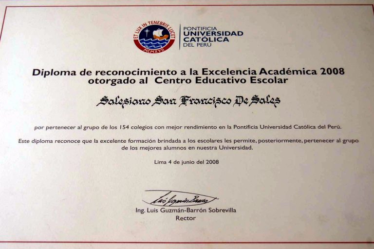 Diploma otorgado por Pontificia Universidad Católica del Perú en 2008