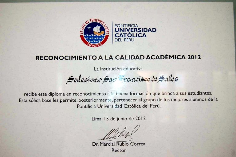 Diploma otorgado por Pontificia Universidad Católica del Perú en 2012