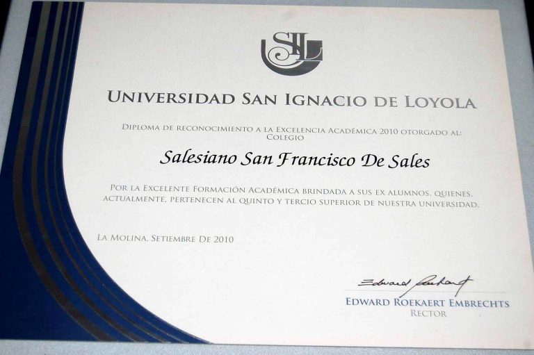 Diploma otorgado por Universidad San Ignacio de Loyola en 2010