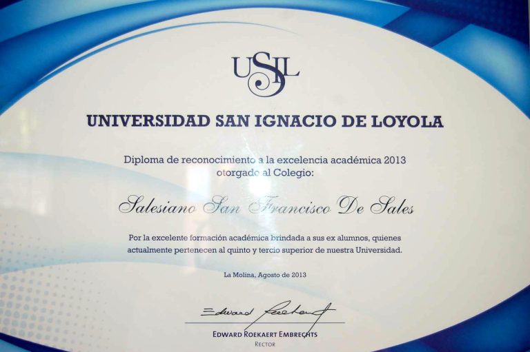 Diploma otorgado por Universidad San Ignacio de Loyola en 2013