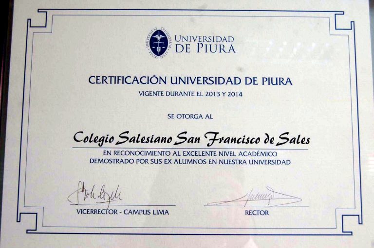 Diploma otorgado por Universidad de Piura en 2013
