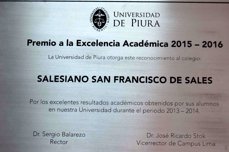 Diploma otorgado por Universidad de Piura en 2015