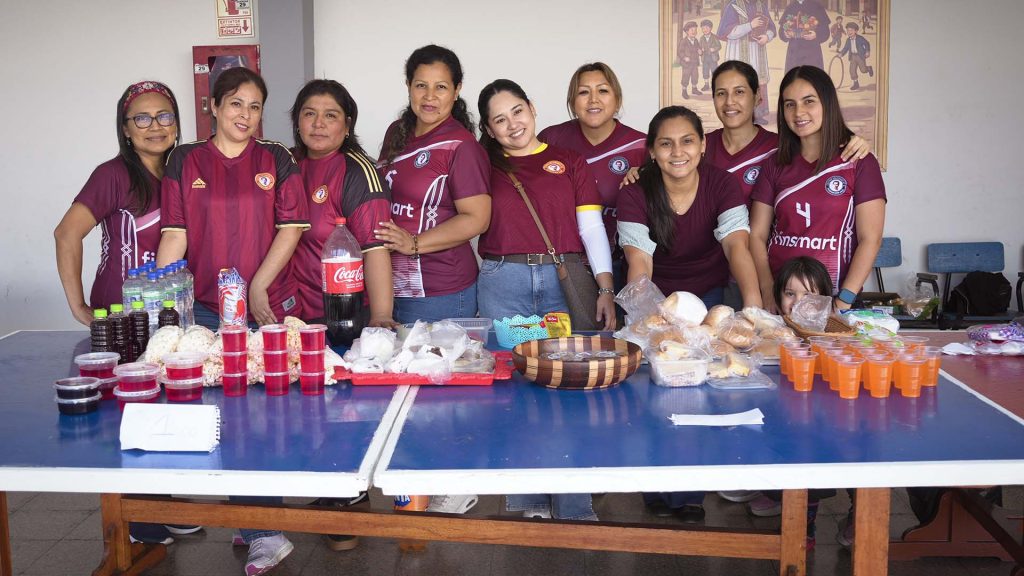 Estudiantes de 4.º de primaria del Colegio Salesiano San Francisco de Sales promueven el valor de la solidaridad en su venta misionera