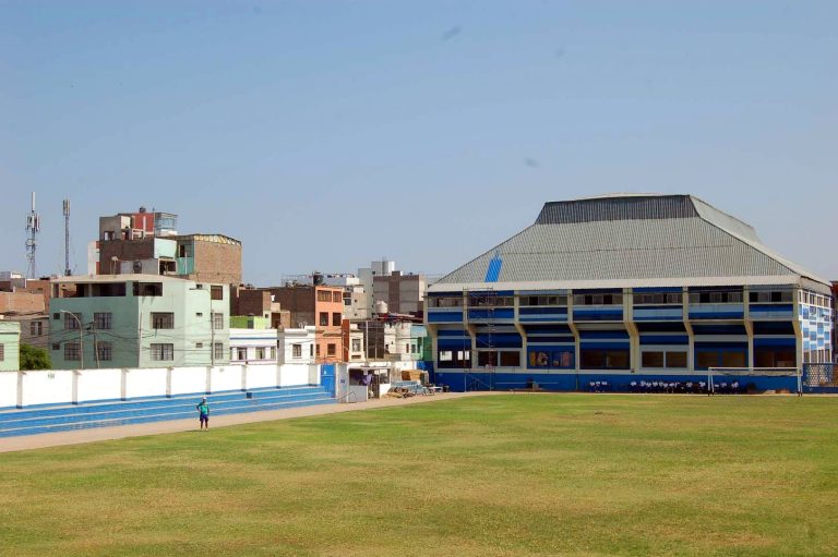 Campo deportivo y coliseo