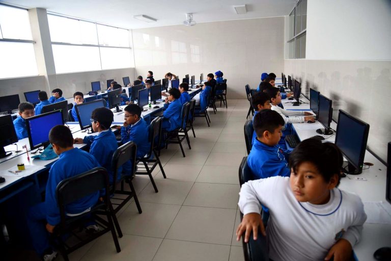 Clase en el aula de cómputo